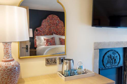 The Fox and Hounds Country Inn - image 5