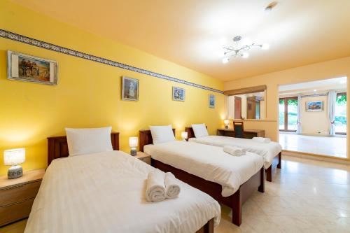 La Hacienda - image 2