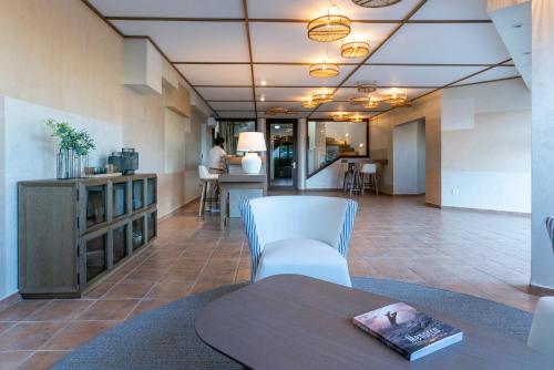 Aparthotel HG Cala Llonga - image 9