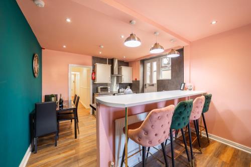 Kitchen, Highcliffe by Sasco Apartments in Jubilee