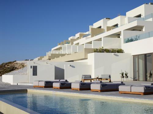 Domes White Coast Milos