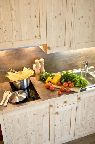 Martina Breakfast Lodge - image 5