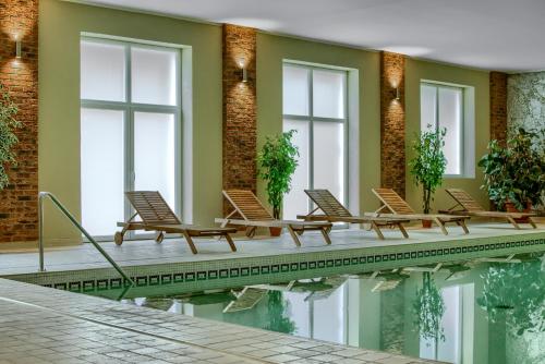 Басейн, Kadyny Folwark Hotel&SPA in Кадини