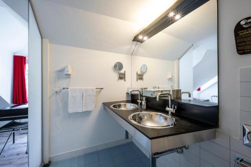 Double Room image 9