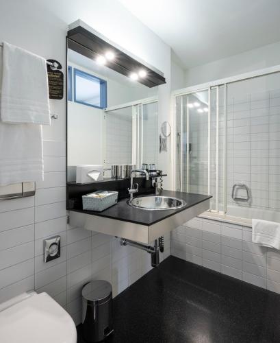 Standard Triple Room image 2