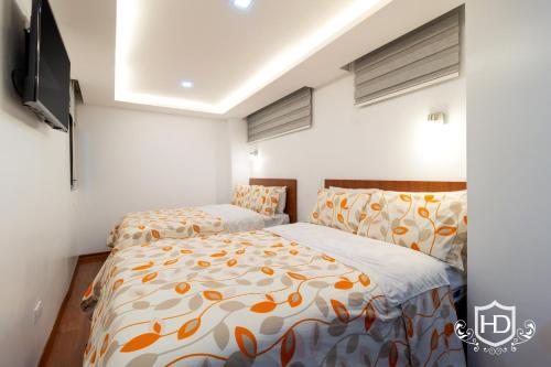 2 queen beds