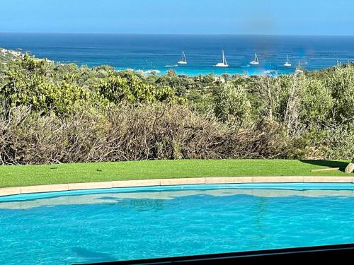 Villa AZURA, vue panoramique et proche mer à Santa Giulia, piscine chauffée - Location, gîte - Porto-Vecchio