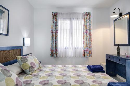Apartamento con vista piscina - image 12