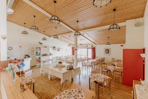 Restorāns, Narfastadir Guesthouse in Laugara