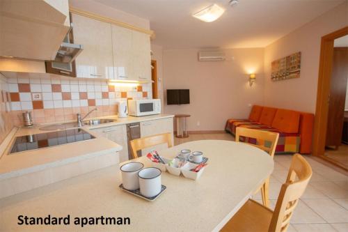 キッチン, Liza Apartmanok in ハイデゥソボスロー