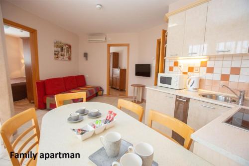 キッチン, Liza Apartmanok in ハイデゥソボスロー