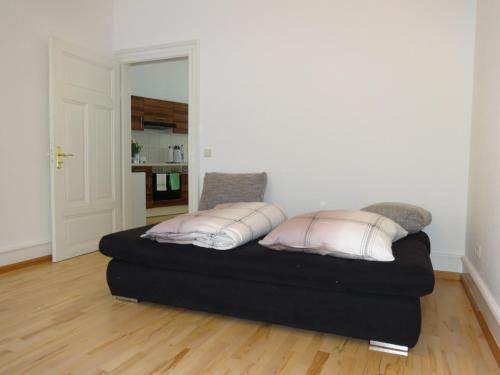 1 queen bed, 1 sofa bed