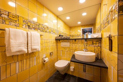 Double Room image 10