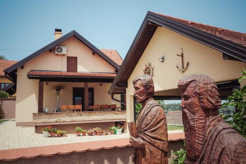  Kod Kapetana Petra in Šarengrad