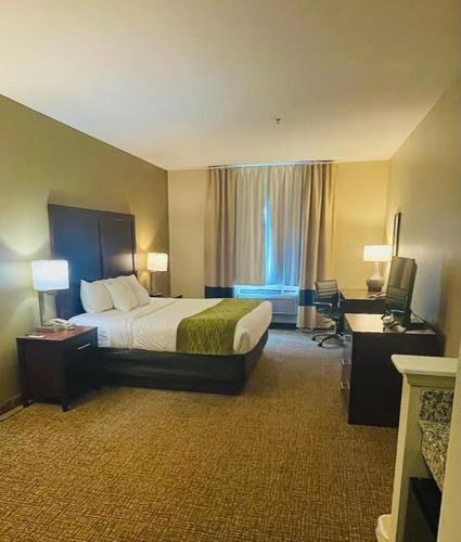 Comfort Inn Hebron-Lowell Area - image 3