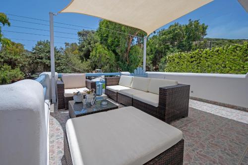 ระเบียง/ชานเรือน, Molos Sea View House - Paros Greece in โมลอส