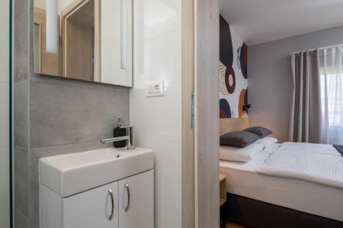 Solar Beach Inn - image 7