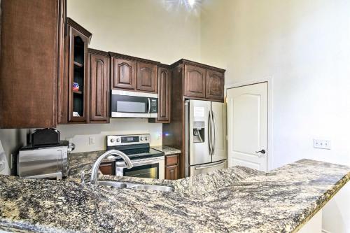 Galveston Condo with Resort Amenities and Patio! - image 5