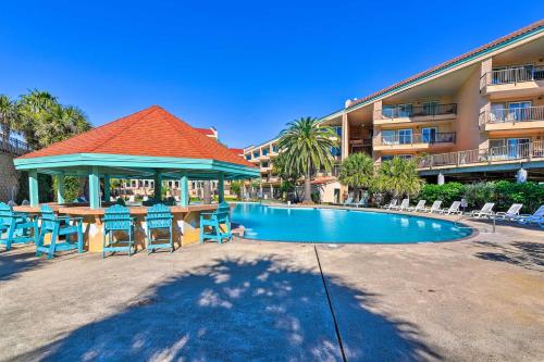 Galveston Condo with Resort Amenities and Patio!