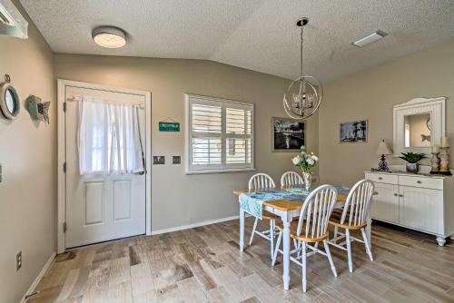 Family Home with Screened Porch in The Villages - image 2