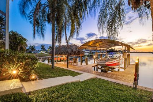 STUNNING Villa with Custom pool Spa pool table Kayaks & sleeps 14! - Villa Flandria - Roelens - image 3