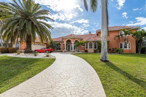 STUNNING Villa with Custom pool Spa pool table Kayaks & sleeps 14! - Villa Flandria - Roelens - image 4