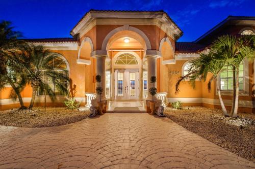 STUNNING Villa with Custom pool Spa pool table Kayaks & sleeps 14! - Villa Flandria - Roelens - image 5