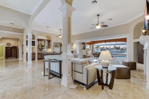 STUNNING Villa with Custom pool Spa pool table Kayaks & sleeps 14! - Villa Flandria - Roelens - image 9