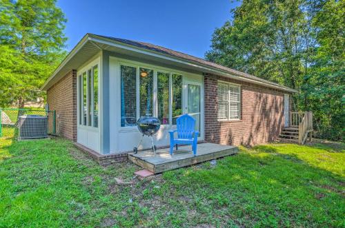 Cozy Pensacola Home with Yard 10 Mi to Dtwn!