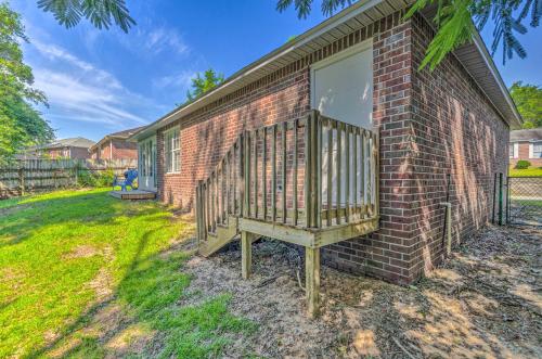 Cozy Pensacola Home with Yard 10 Mi to Dtwn!