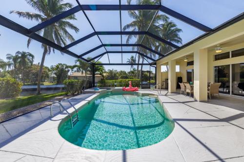 DIRECT Gulf access, heated Pool & Spa, Bikes, Pet Friendly! Lay back in Luxury at Villa Franca!