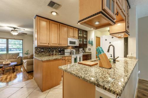 Catch your breath & unwind at Villa Hidden Treasure - Prime location 1 mile from the beach!