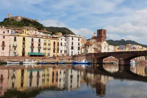  Spazioso e luminoso appartamento a Bosa Sardegna! in 8013 Bosa