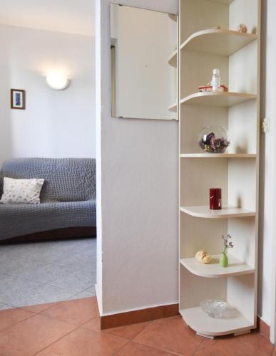 One-Bedroom Apartment image 5