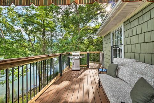 Cozy Cabin on Tenn River - 10 Mi to Chattanooga!