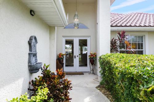 Villa La Bella Vita with Heated Pool at Waterfront Oasis! - Roelens Vacations - image 4