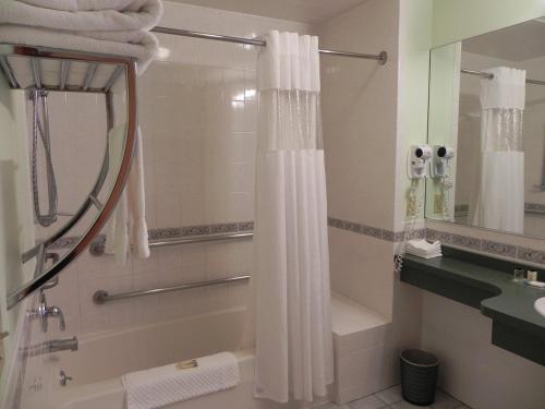 Mohican Resort Motel, Conveniently located to all Lake George attractions