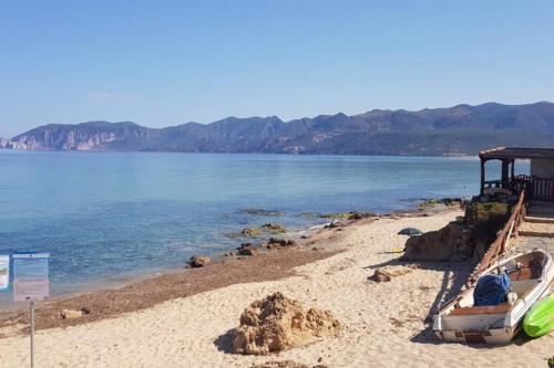 House by the sea, Gonnesa (foto 4)