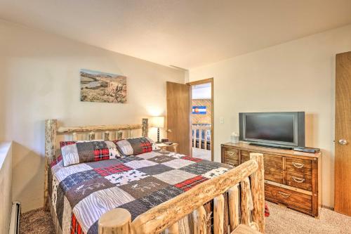 Condo with Mountaintop Vistas and Hot Tub Access! - image 8