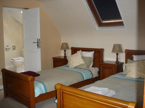 2 twin beds