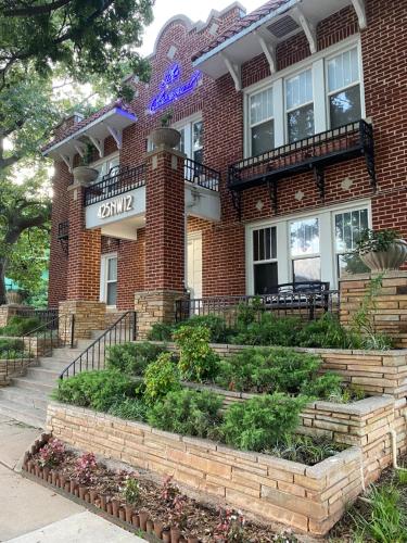 Bright OKC Midtown Studio-Coolest neighborhood near Harn Homestead