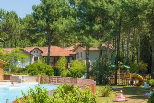 Maisonnette mitoyenne 2 étoiles paisible piscine océan lac vélo marche idéal pour tous