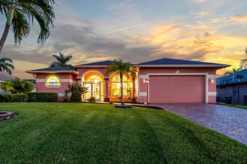 Villa Palm Sands- Roelens Vacations Cape Coral - Heated outdoor pool! - image 2