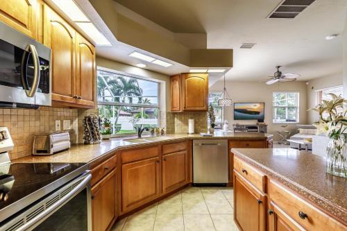 Villa Palm Sands- Roelens Vacations Cape Coral - Heated outdoor pool! - image 8