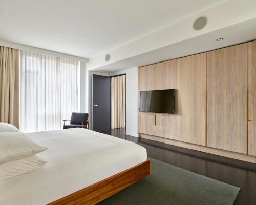 room detail thumbnail 1