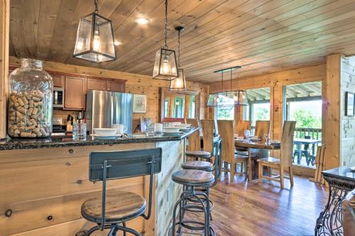 A Grand View - Private Smoky Mtn Family Retreat! - image 10
