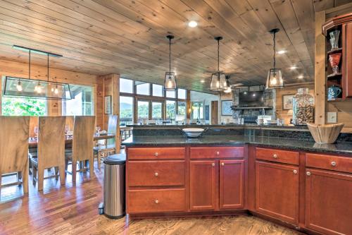 A Grand View - Private Smoky Mtn Family Retreat! - image 14