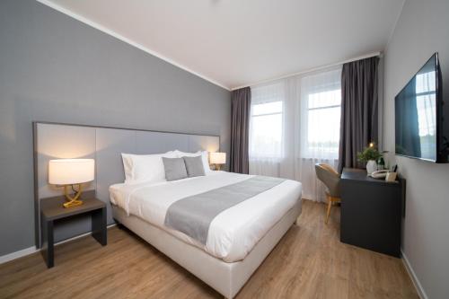Emily Hotel Leipzig Neue Messe 1.2km von GeyserHaus entfernt