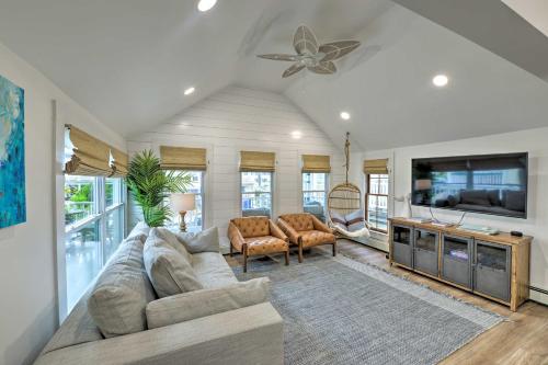 Ocean Grove Apt with Balcony 1 Block to the Beach! in Ocean Grove, USA