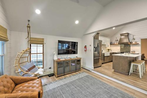 Ocean Grove Apt with Balcony 1 Block to the Beach! in Ocean Grove, USA